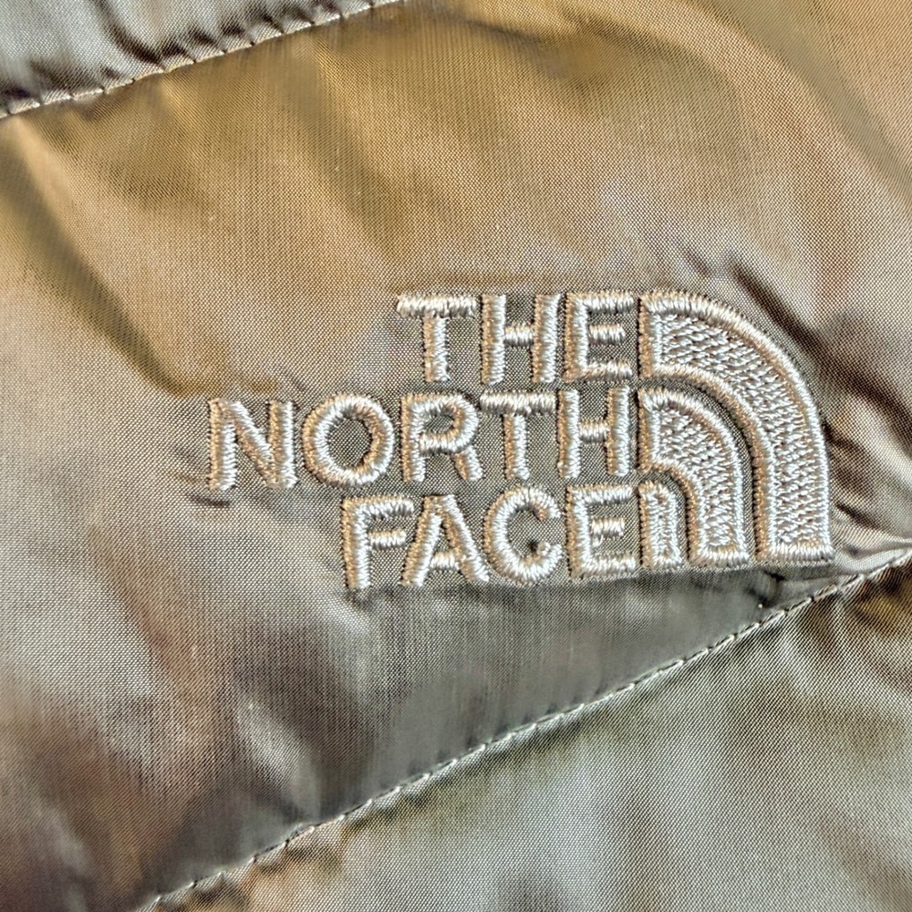 The North Face Womens Aconcagua 550 Down Puffer Vest Silver Metallic Large - Picture 9 of 9